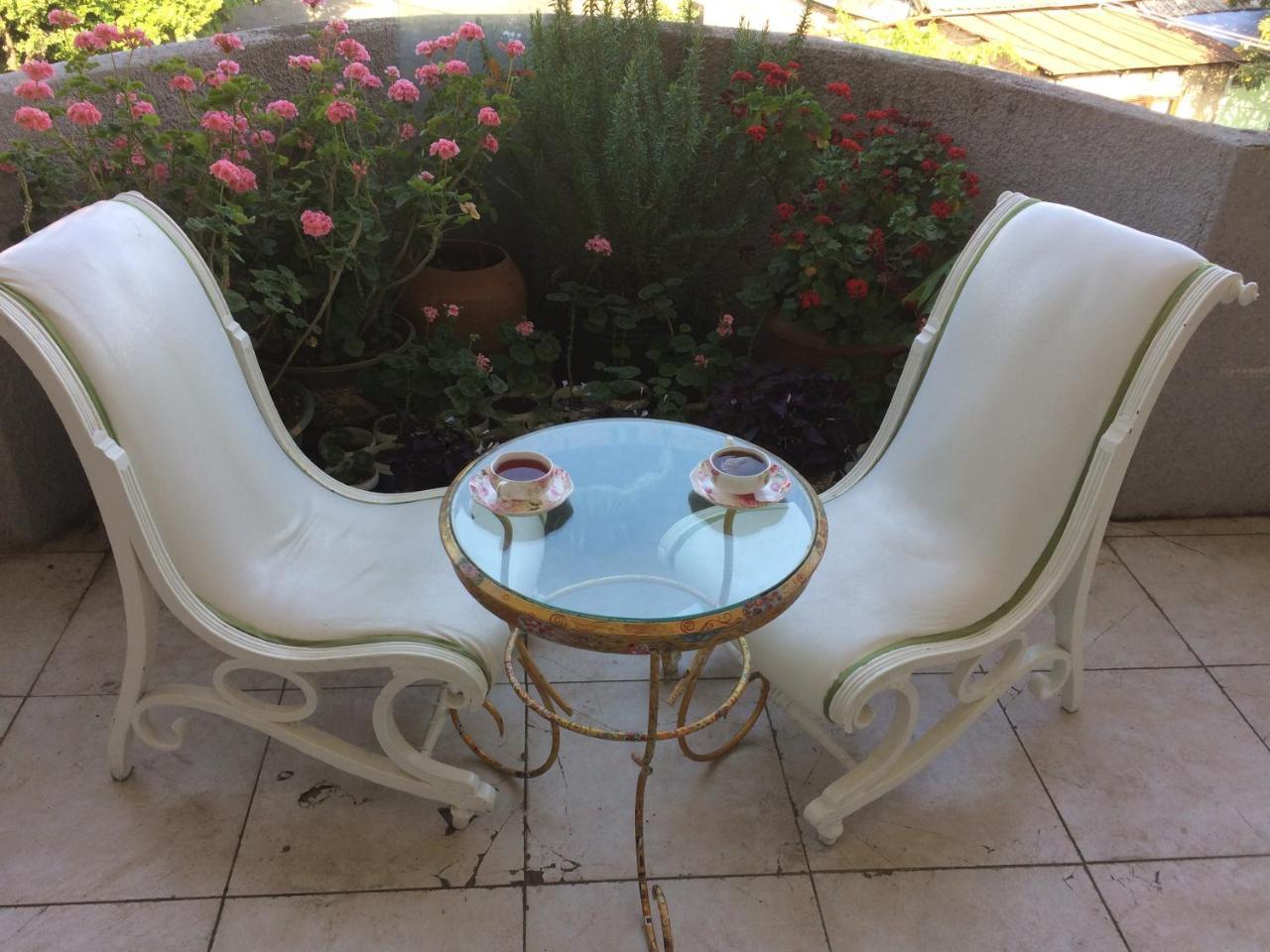 Guest House One Two Three Tbilisi Esterno foto